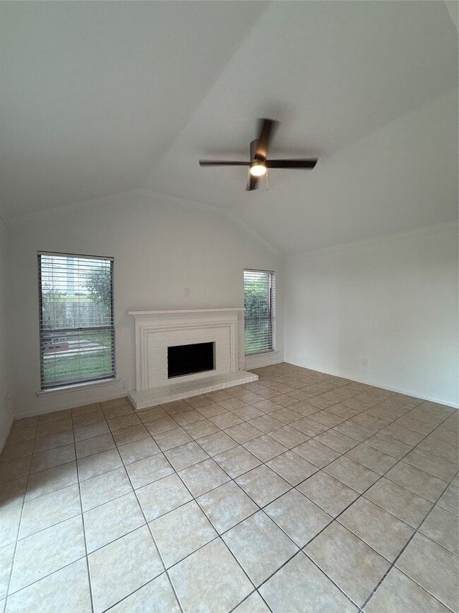Building Photo - 2406 Lakefield Way