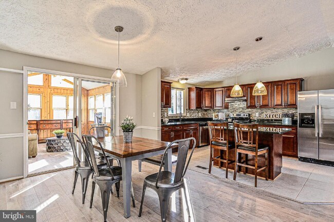 Building Photo - 1825 Clovermeadow Dr