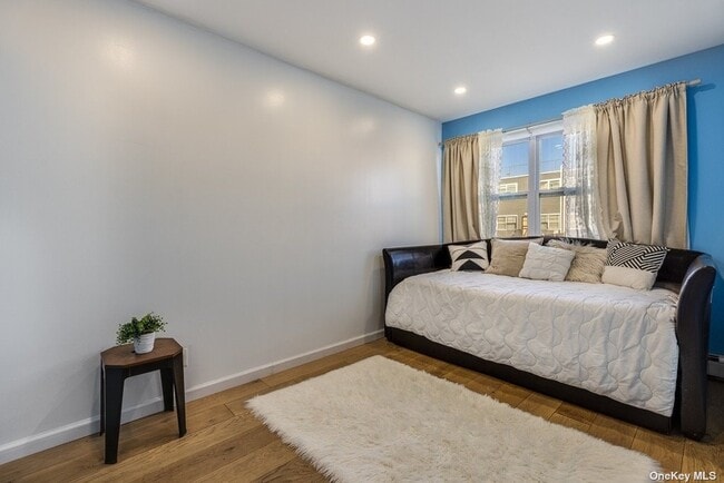 Smaller bedroom (note: will not be furnished) - 591 Vandalia Ave