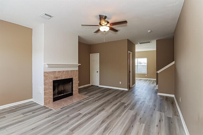 Foto del edificio - 3602 Greenleaf Lodge Ln