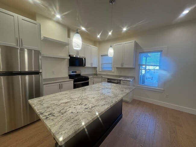 Building Photo - 11 Bristol St