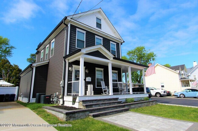 Building Photo - 171 1st St