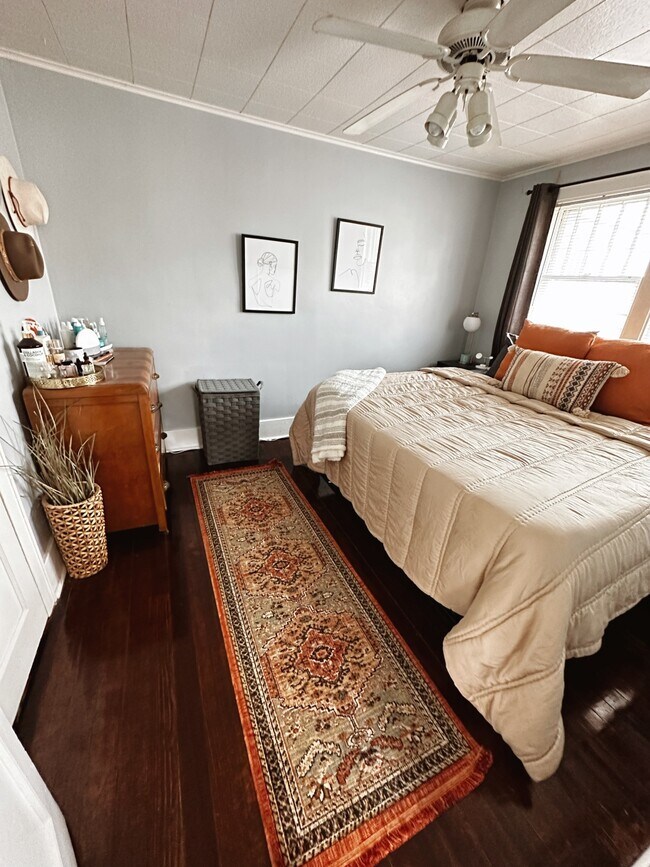 457 Chicago St, Valparaiso, IN 46385 Townhome Rentals in Valparaiso