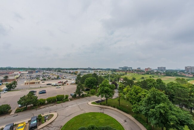 Building Photo - 220 Steeles Avenue West