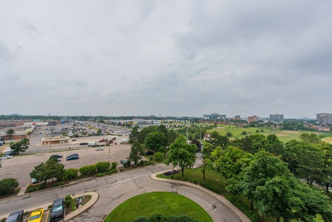 Photo du bâtiment - 220 Steeles Avenue West
