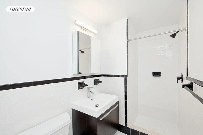 Foto del edificio - 225 E 7th St