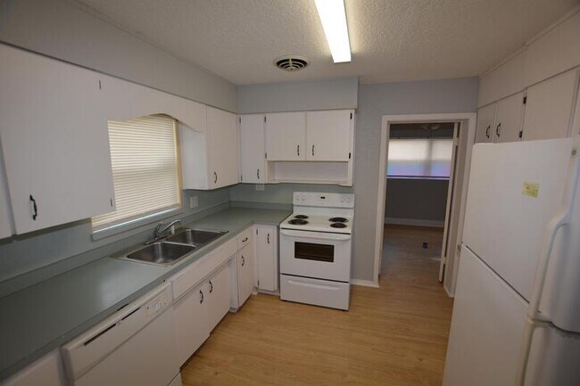 Building Photo - 1712 Mockingbird Ln