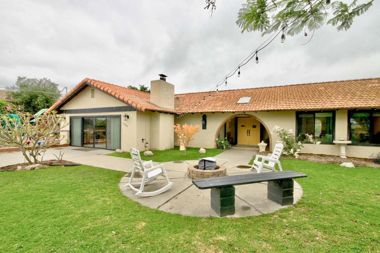 Primary Photo - 1349 Hillside Dr