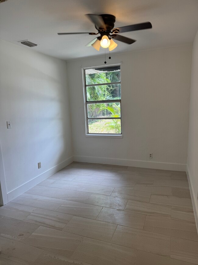 Bedroom - 4620 McGregor Blvd