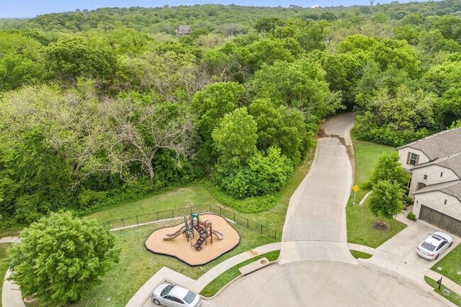 Foto del edificio - 8844 Laurel Ln