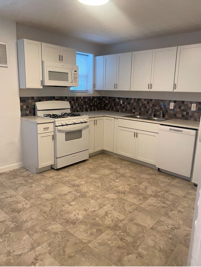 Photo - 1416 Main St Apartment