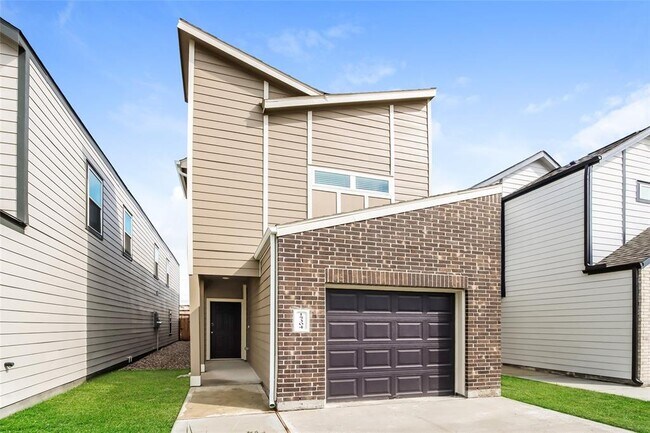 Building Photo - 15304 Estrella Rd E