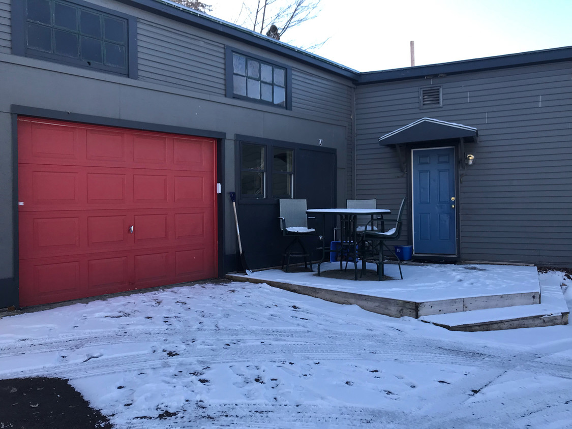 Primary Photo - 32 Intervale Ave