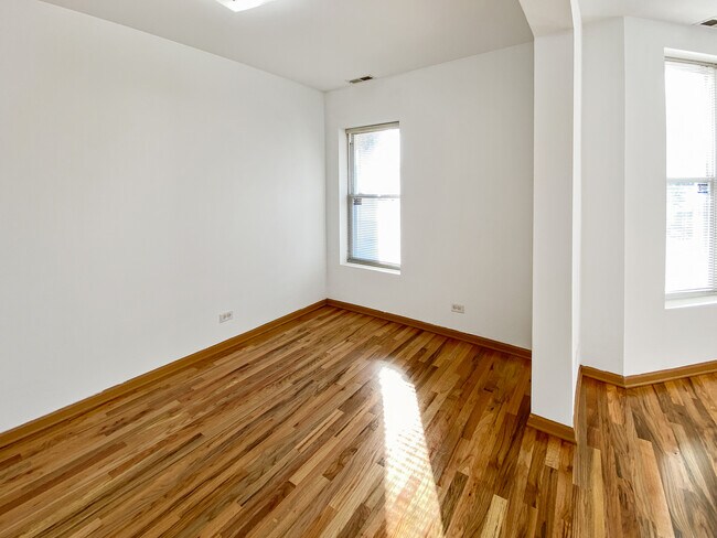 Foto del edificio - 2153 N Humboldt Blvd