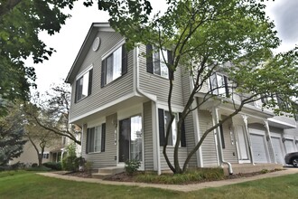 Building Photo - 370 Sandhurst Ln