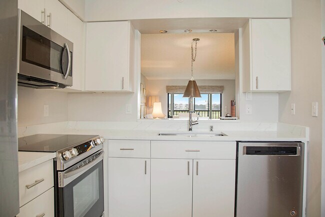 Building Photo - 14426 Amberly Ln