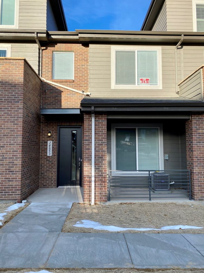 Building Photo - Shalom Park Townhouse