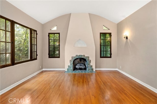 Building Photo - 411 N Vega St