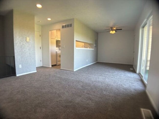 Building Photo - 3207 W Willow Knolls Dr