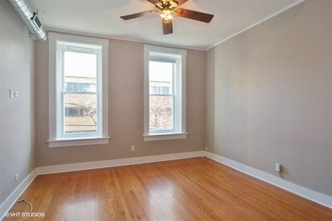 Foto del edificio - 2248 N Southport Ave