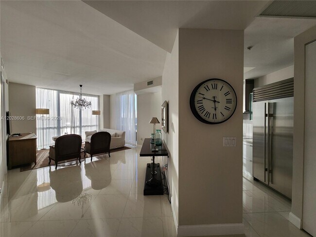 Foto del edificio - 18201 Collins Ave