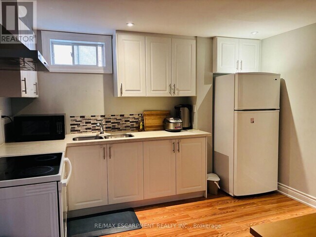 Building Photo - 2129 Frontier Dr