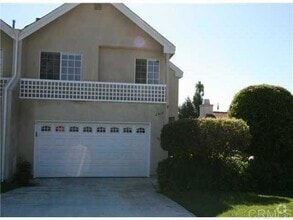 Building Photo - 2415 Levante St