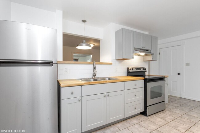 Foto del edificio - Stylishly Renovated 3 Bedroom 2 bathroom House
