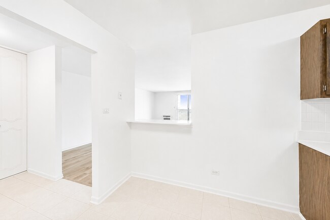 Foto del edificio - Spacious Rehabbed 1-Bedroom at The Vine | Private Balcony + Parking