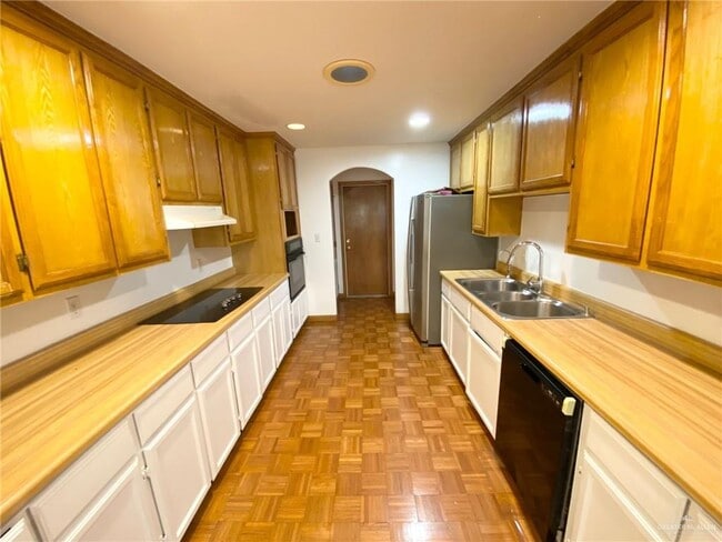 Building Photo - 21 Blackhawk St