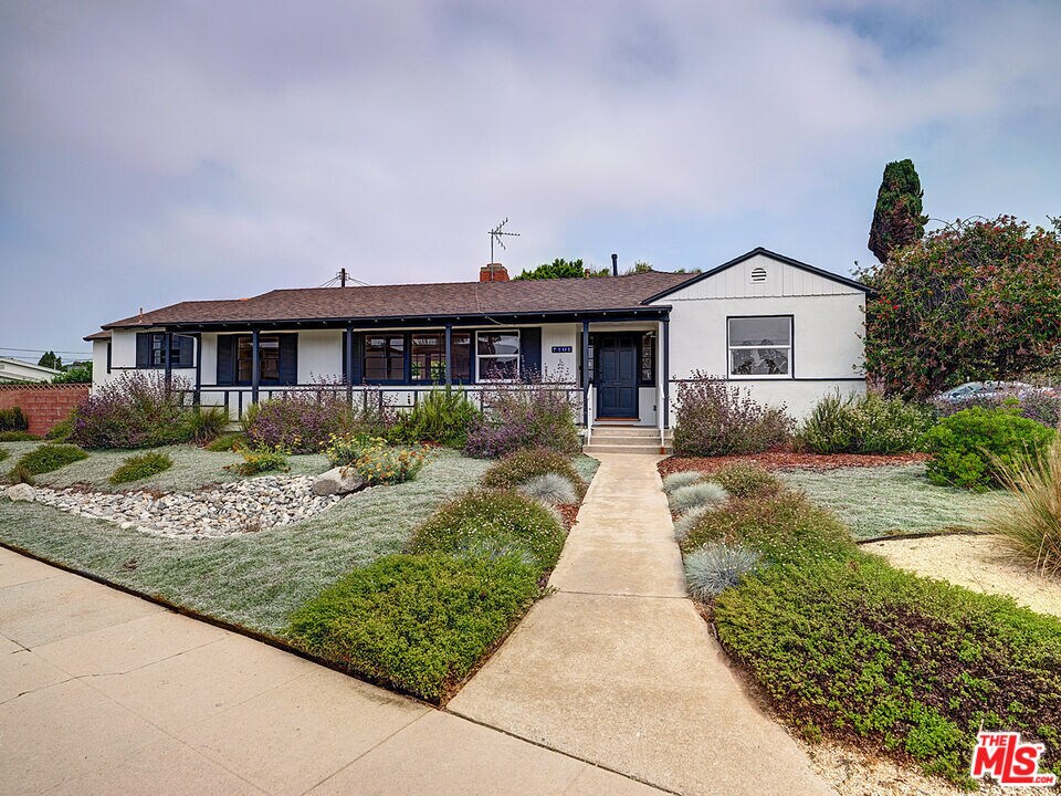 Foto principal - 7101 W 85th St