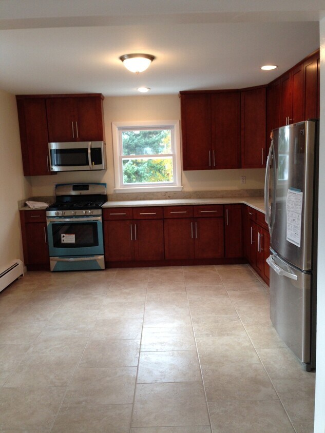 Primary Photo - 209 Underhill Ave