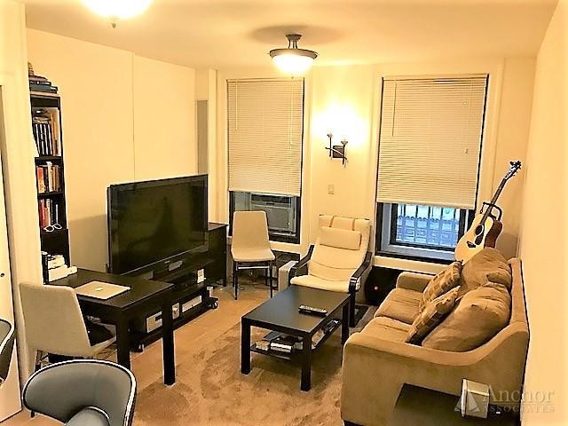 Foto principal - 109 E 89th St