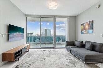 Building Photo - 200 Biscayne Blvd Way