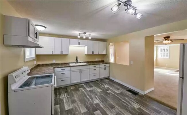 Foto del edificio - 3 Bedrooms, 1 Bathroom Single Family Home ...