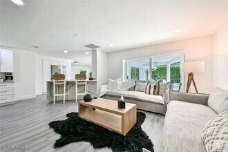 Building Photo - 646 Park Shore Dr