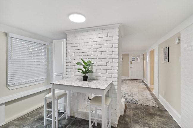 Building Photo - 1432 Melpomene St