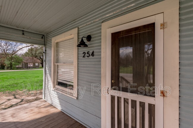 Building Photo - 254 S Railroad St