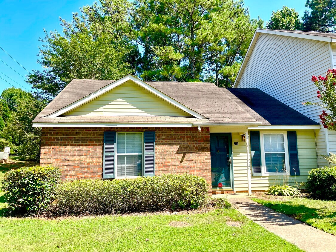 Primary Photo - 216 Sheraton Ct