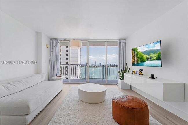 Building Photo - 7601 E Treasure Dr