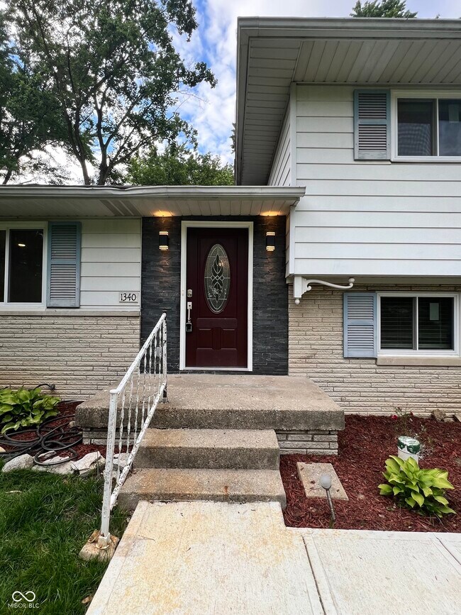 Building Photo - 1340 Orchard Park Dr N