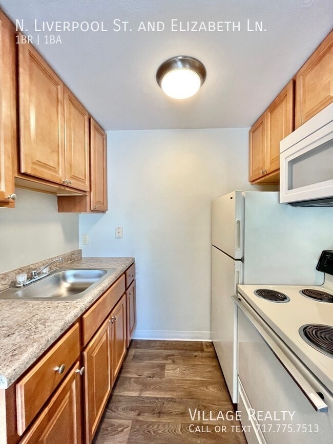 Building Photo - 35 N Liverpool St