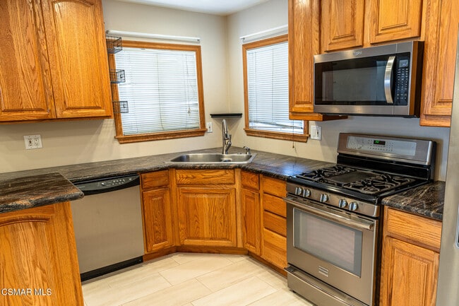Building Photo - 3590 Evans Dr