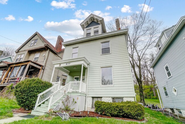Building Photo - 870 Rockdale Ave