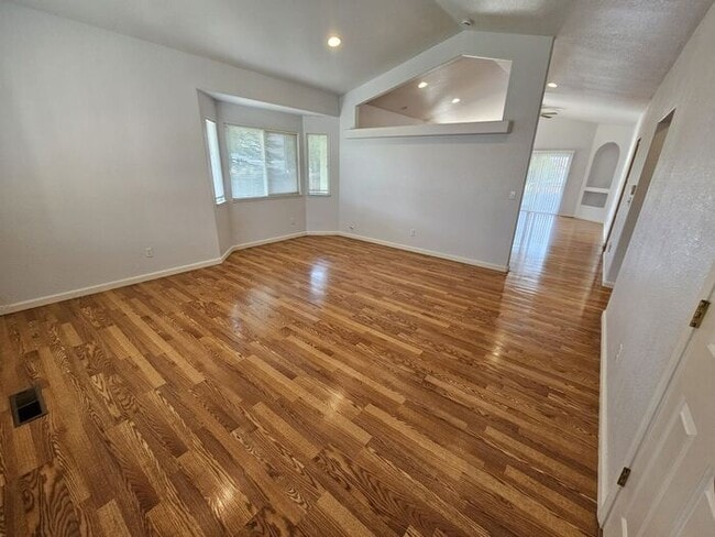 Foto del edificio - 3 bed 2 bath 2 Car Garage Cimarron Community Home FOR RENT!