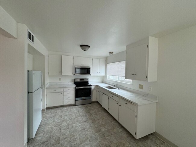 Foto del edificio - Yukon Dr. Duplex