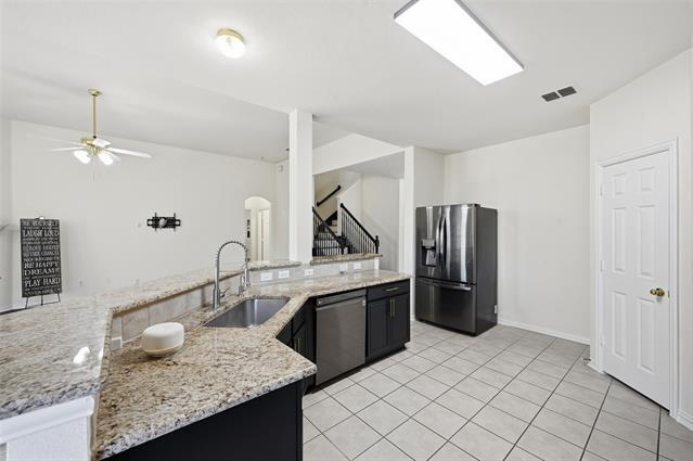 Building Photo - 1718 Clarke Springs Dr