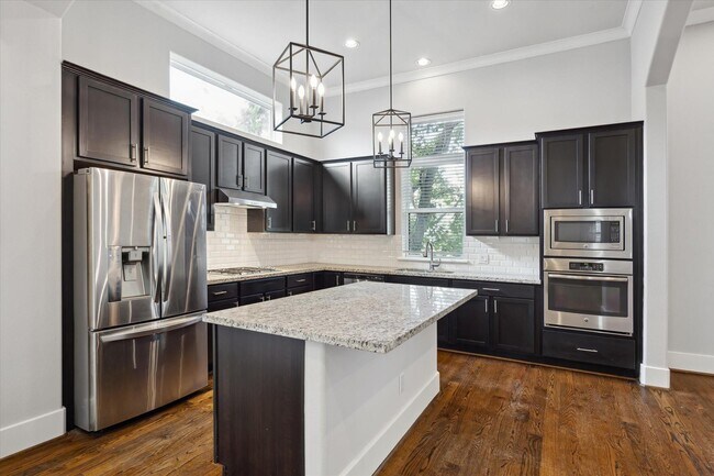 Foto del edificio - 5644 Larkin St