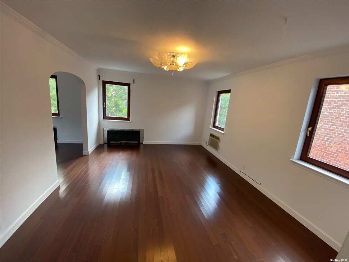 Foto principal - 63-23 Cromwell Crescent