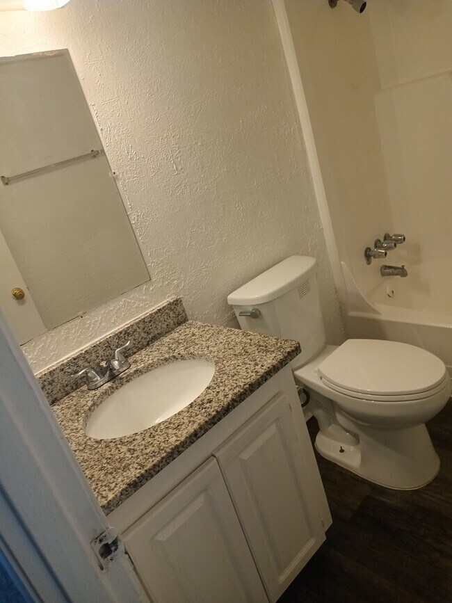 Foto del edificio - 3215 Baird Ave